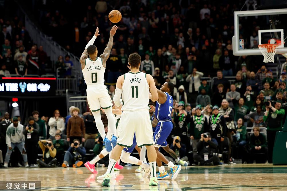 纽卡狂欢！30万人共庆联赛杯夺冠，70年沉浮今朝梦圆.